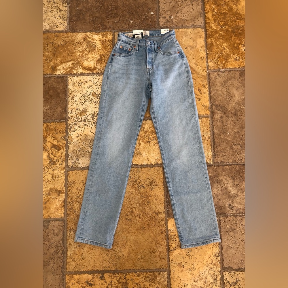 LEVIS PREMIUM - NWT 501 CURVE JEANS + LIGHT WASH/WOMENS 23✖️32